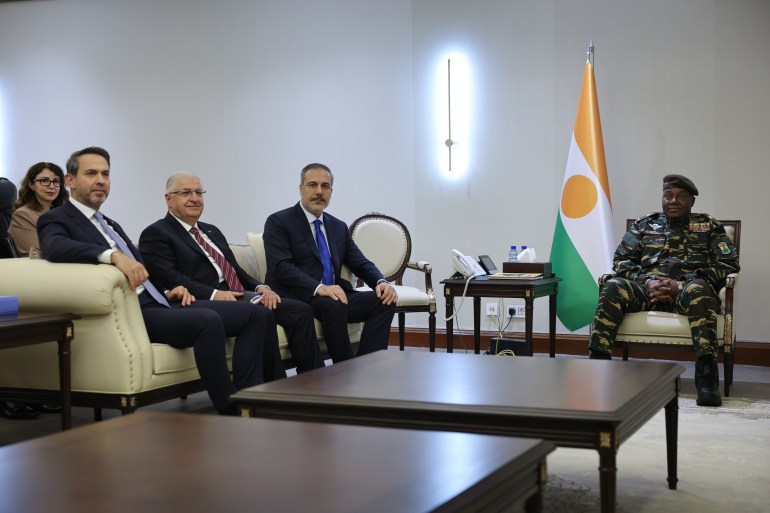 NIAMEY, NIGER - JULY 17: Turkish Foreign Minister Hakan Fidan (3rd L), Turkish Defense Minister Yasar Guler (2nd L), Turkish Minister of Energy and Natural Resources Alparslan Bayraktar (L), Head of MIT Ibrahim Kalin, Head of Turkish Defense Industries Haluk Gorgun hold a meeting with Niger's President, General President of the National Council for the Defense of the Homeland (CNSP) Abdourahamane Tchiani (R) in Niamey, Niger on July 17, 2024. ( Arda Küçükkaya - Anadolu Agency )