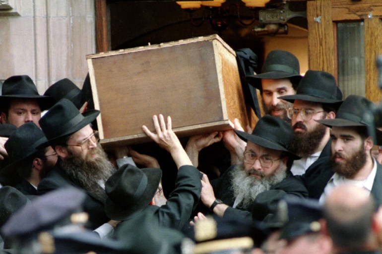 Followers of ultra-Orthodox Jewish leader Menachem Mendel Schneerson carry the coffin containing their deceased leader from the world Lubavitch headquarters in the Brooklyn section of New York for burial June 12