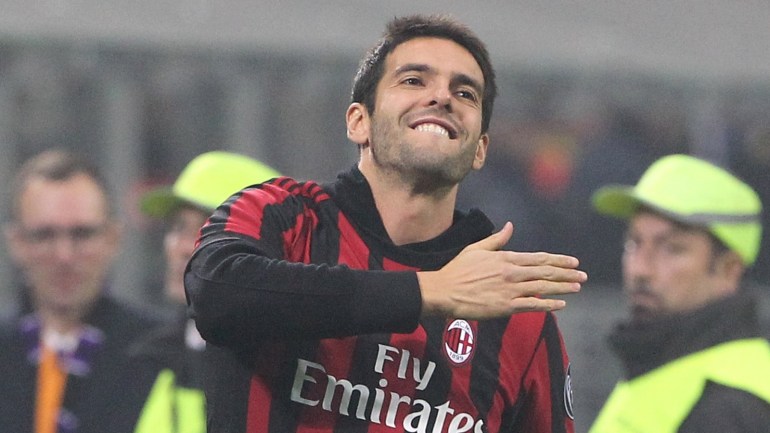 MILAN, ITALY - NOVEMBER 23: Ricardo Kaka salute the crowd during the UEFA Europa League group D match between AC Milan and Austria Wien at Stadio Giuseppe Meazza on November 23, 2017 in Milan, Italy. (Photo by Marco Luzzani/Getty Images)