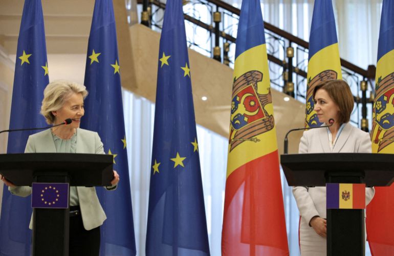 FILE PHOTO: Moldovan President Maia Sandu and European Commission president Ursula von der Leyen attend a joint press conference in Chisinau, Moldova October 10, 2024. REUTERS/Vladislav Culiomza/File Photo